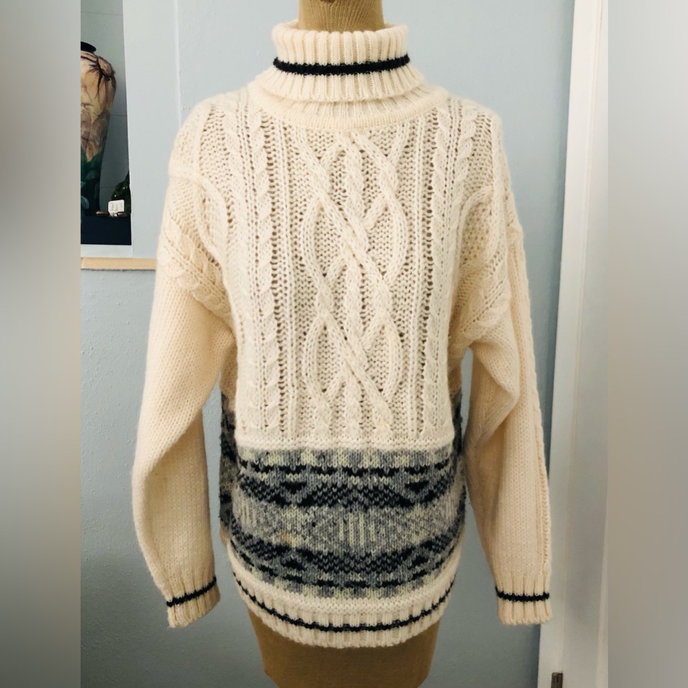 Liz Claiborne Sport - Vintage Cable Knit Sweater - Ski - Turtleneck Snowflake